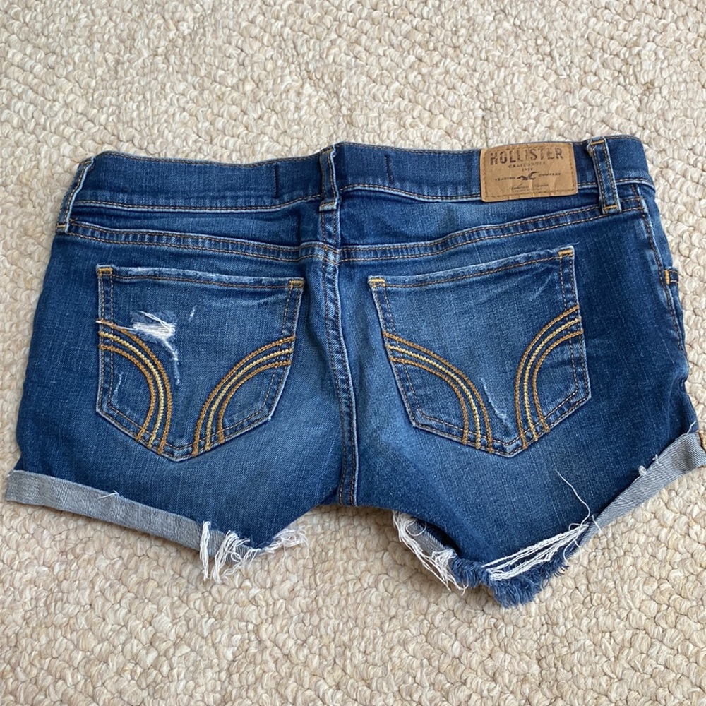 Shorts - Picture 2 of 3